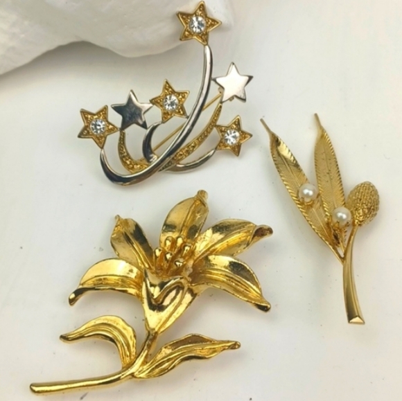 ♥️Bundle Only♥️♥️ Intriguing Gold Tone & Silver Brooch Trio - Picture 1 of 14
